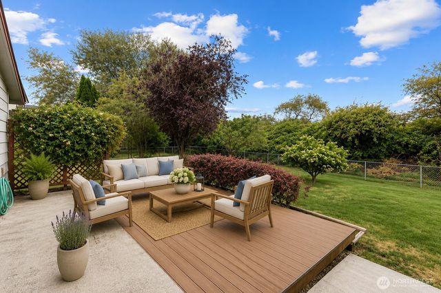 825 Livingston Bay Shore Drive, Camano Island, WA 98282