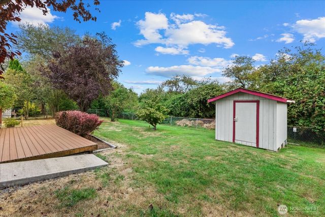 825 Livingston Bay Shore Drive, Camano Island, WA 98282