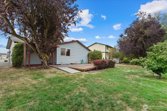 825 Livingston Bay Shore Drive, Camano Island, WA 98282