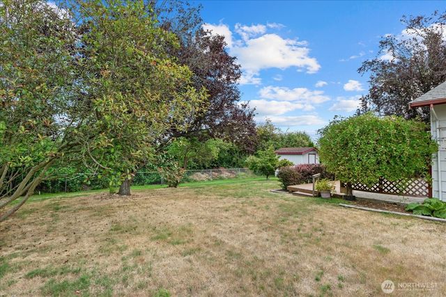 825 Livingston Bay Shore Drive, Camano Island, WA 98282