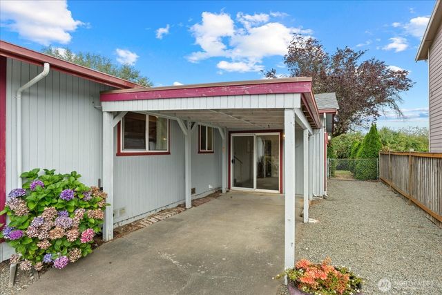 825 Livingston Bay Shore Drive, Camano Island, WA 98282
