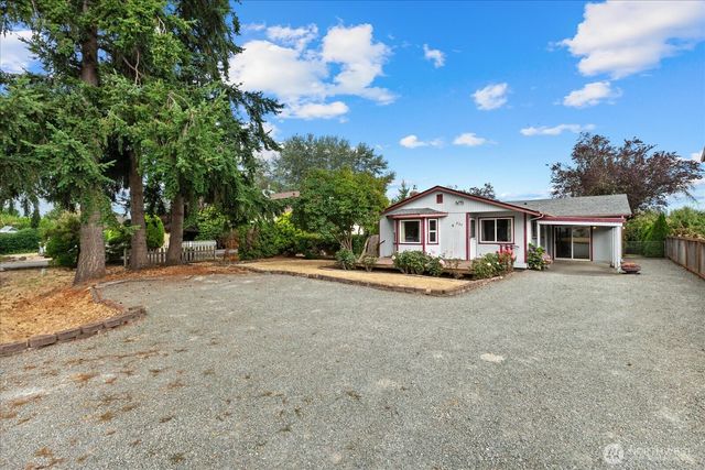 825 Livingston Bay Shore Drive, Camano Island, WA 98282
