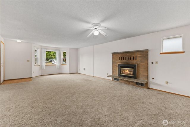 825 Livingston Bay Shore Drive, Camano Island, WA 98282