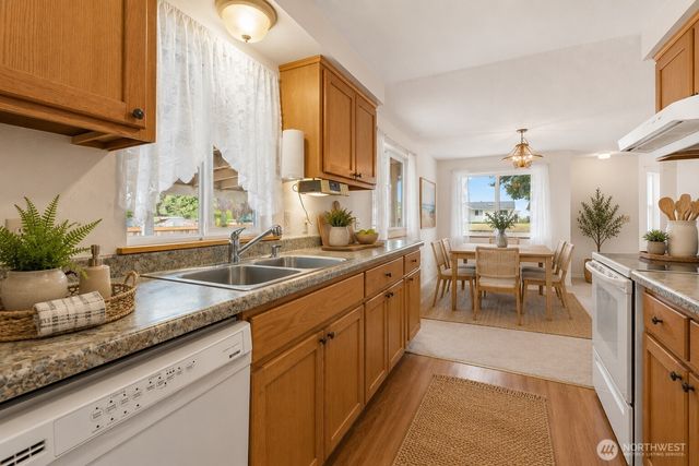 825 Livingston Bay Shore Drive, Camano Island, WA 98282