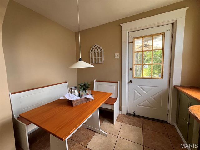 607 Milton Road, Alton, IL 62002