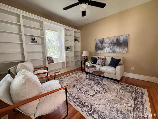 607 Milton Road, Alton, IL 62002