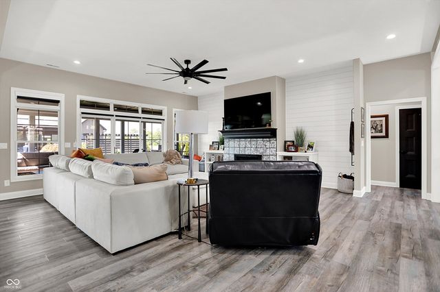 1246 Meadowbrook Lane, Franklin, IN 46131