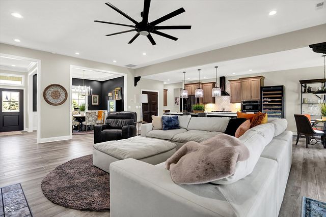 1246 Meadowbrook Lane, Franklin, IN 46131