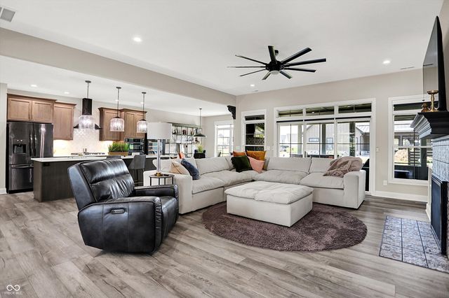 1246 Meadowbrook Lane, Franklin, IN 46131