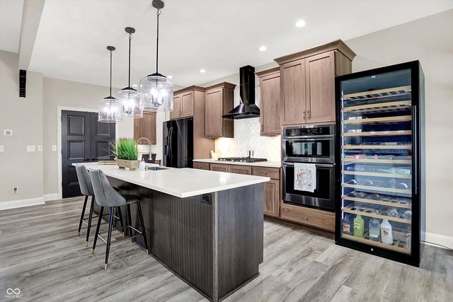 1246 Meadowbrook Lane, Franklin, IN 46131