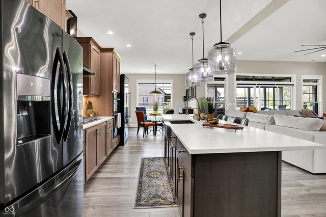 1246 Meadowbrook Lane, Franklin, IN 46131