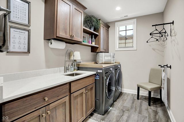 1246 Meadowbrook Lane, Franklin, IN 46131