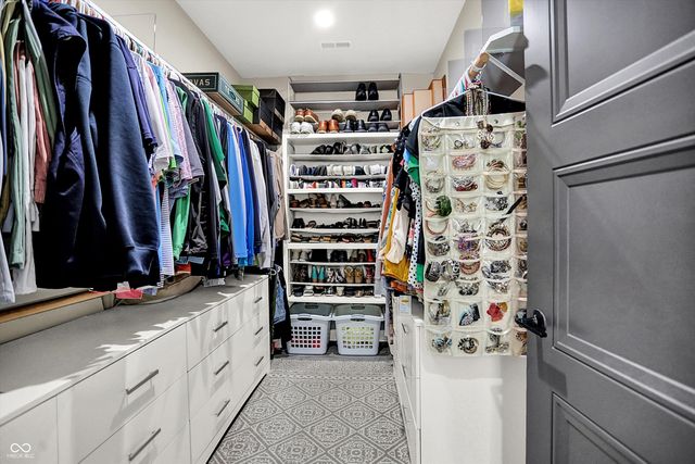 1246 Meadowbrook Lane, Franklin, IN 46131