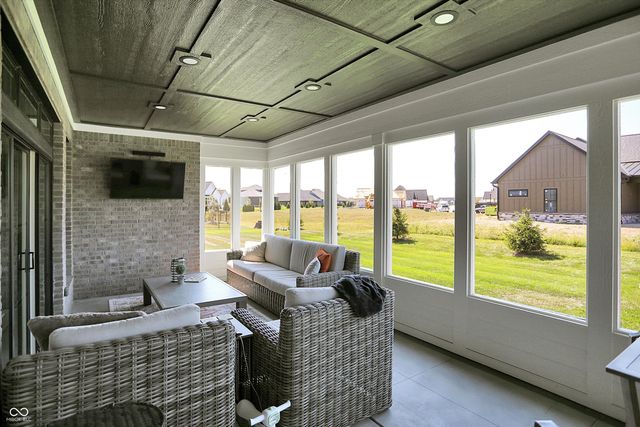 1246 Meadowbrook Lane, Franklin, IN 46131