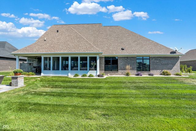 1246 Meadowbrook Lane, Franklin, IN 46131