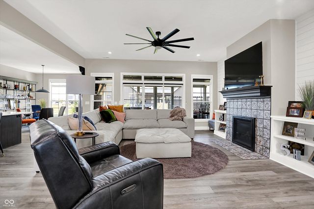 1246 Meadowbrook Lane, Franklin, IN 46131