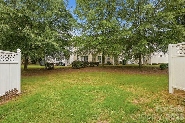10618 Pointed Leaf Court, Charlotte, NC 28213