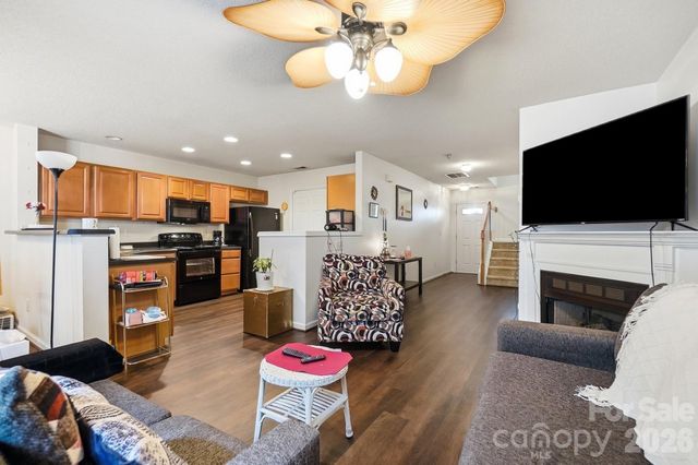 10618 Pointed Leaf Court, Charlotte, NC 28213