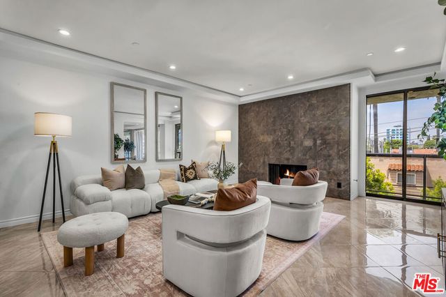 125 N GALE Drive 306, Beverly Hills, CA 90211