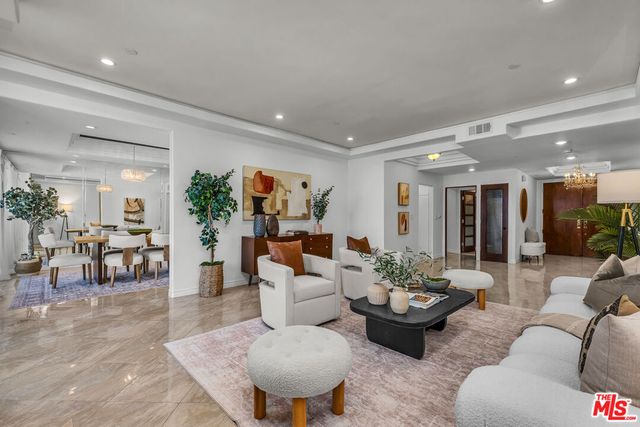 125 N GALE Drive 306, Beverly Hills, CA 90211