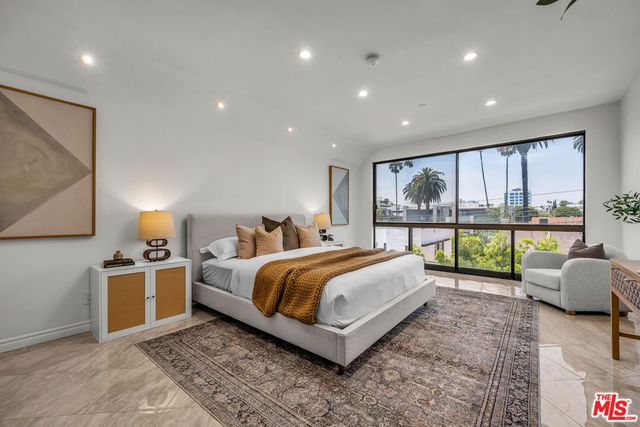 125 N GALE Drive 306, Beverly Hills, CA 90211