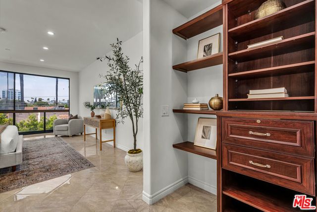 125 N GALE Drive 306, Beverly Hills, CA 90211