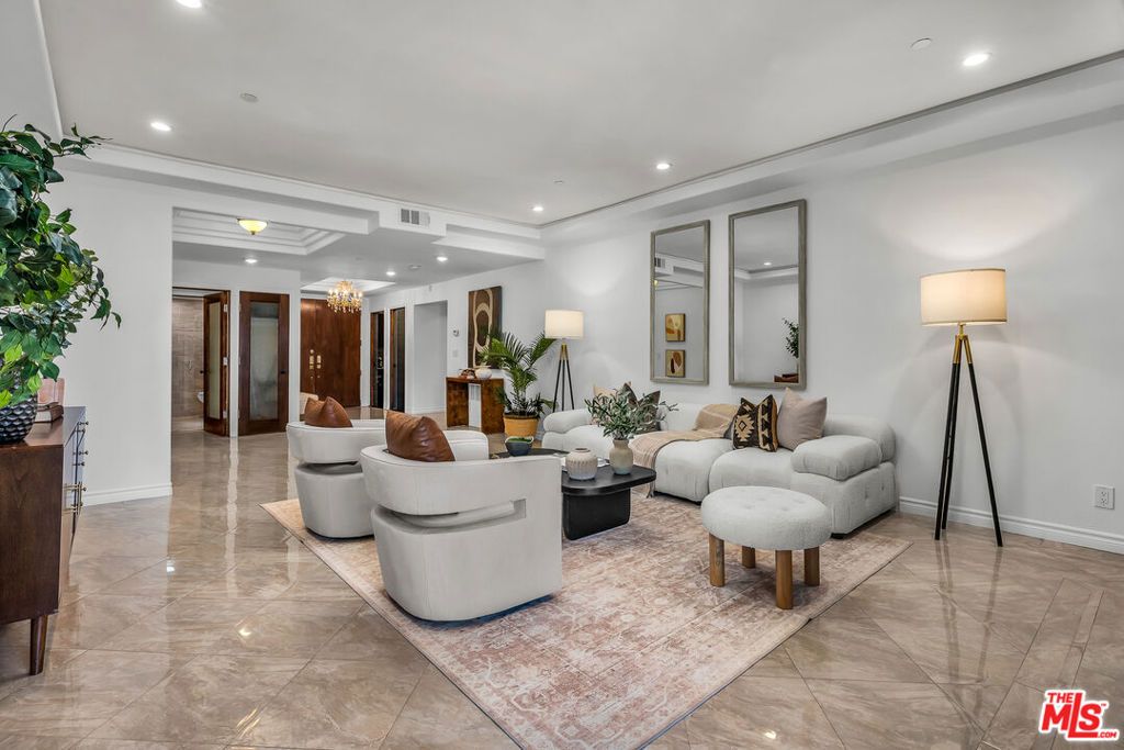 125 N GALE Drive 306, Beverly Hills, CA 90211