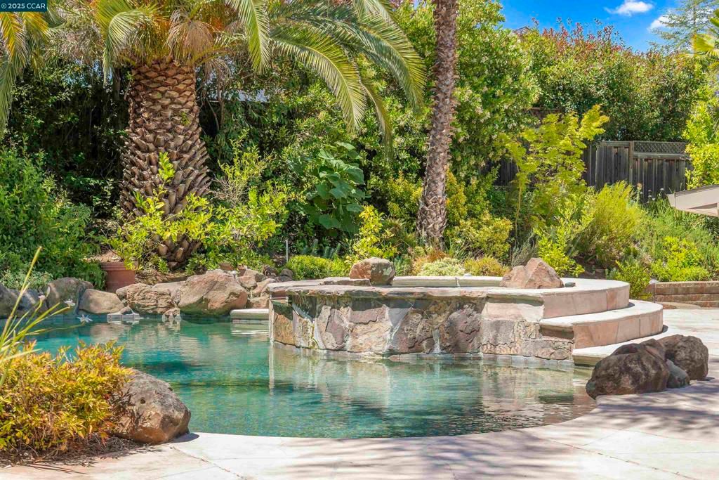 14 Dublin Ct, Pleasant Hill, CA 94523