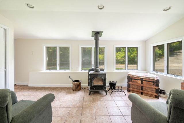 60 Pomperaug Road, Woodbury, CT 06798