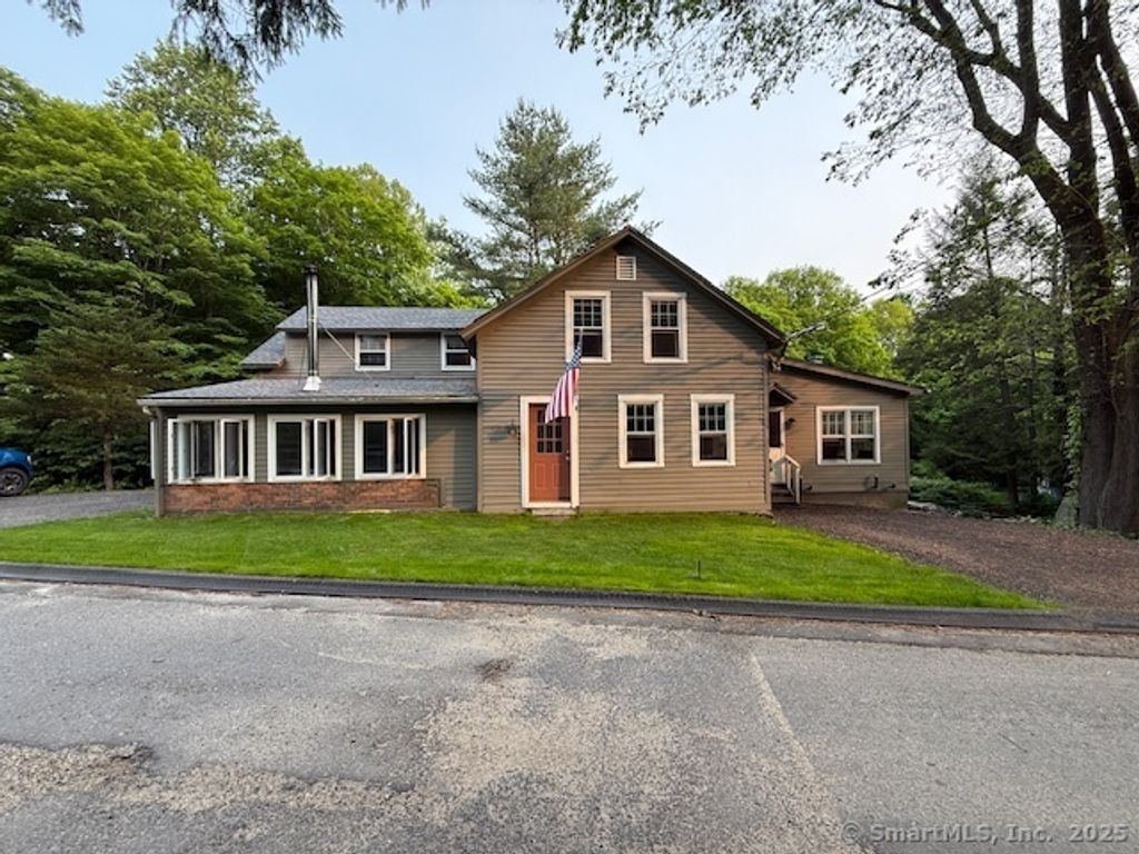 60 Pomperaug Road, Woodbury, CT 06798
