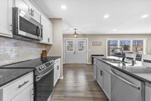 12940 W Wilbur DRIVE, New Berlin, WI 53151