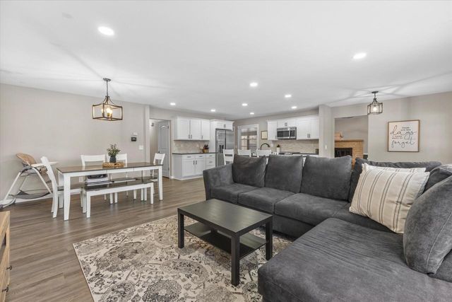 12940 W Wilbur DRIVE, New Berlin, WI 53151