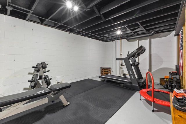 12940 W Wilbur DRIVE, New Berlin, WI 53151