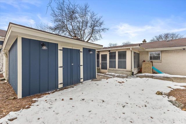 12940 W Wilbur DRIVE, New Berlin, WI 53151