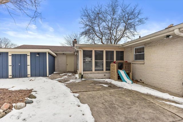 12940 W Wilbur DRIVE, New Berlin, WI 53151