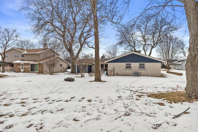 12940 W Wilbur DRIVE, New Berlin, WI 53151