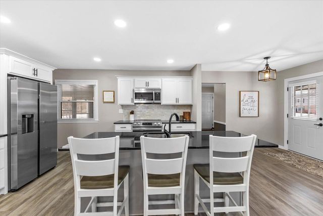 12940 W Wilbur DRIVE, New Berlin, WI 53151