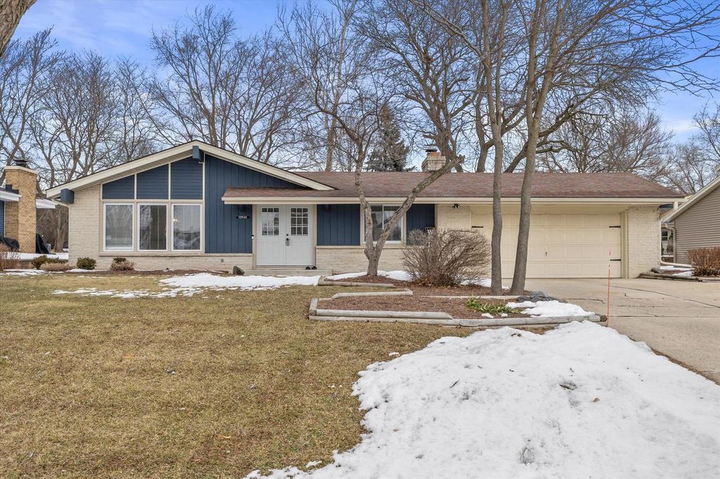 12940 W Wilbur DRIVE, New Berlin, WI 53151