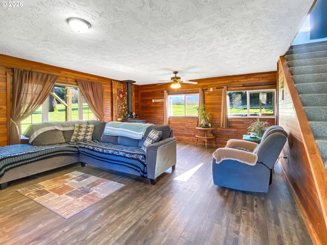 33318 Se FUNNY FARM Rd, Estacada, OR 97023