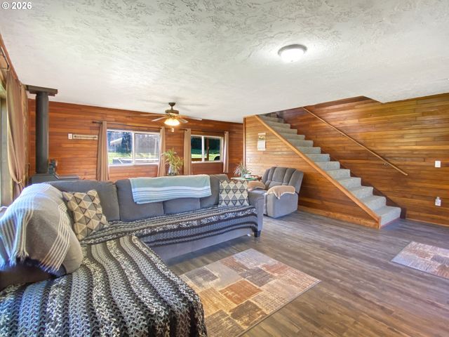 33318 Se FUNNY FARM Rd, Estacada, OR 97023