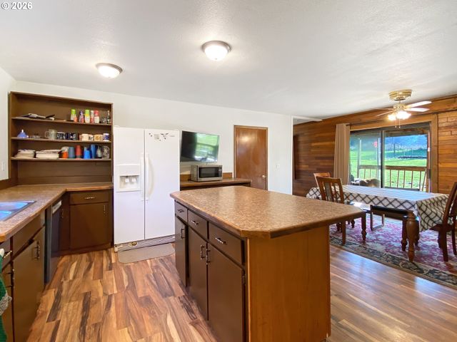 33318 Se FUNNY FARM Rd, Estacada, OR 97023