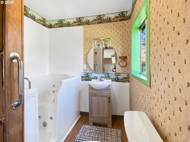 33318 Se FUNNY FARM Rd, Estacada, OR 97023