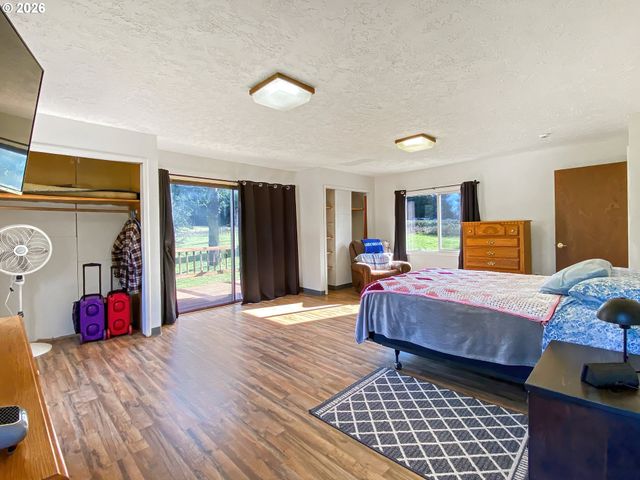 33318 Se FUNNY FARM Rd, Estacada, OR 97023