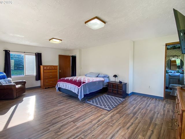 33318 Se FUNNY FARM Rd, Estacada, OR 97023