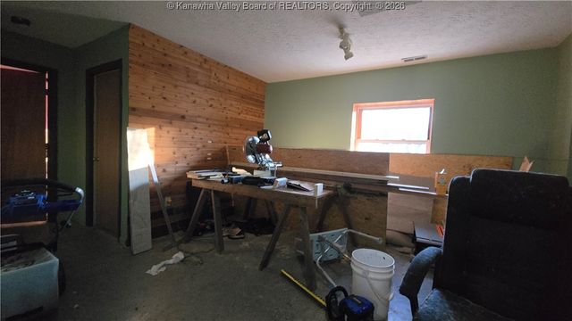 124 Brooke Hill Drive, Charleston, WV 25311