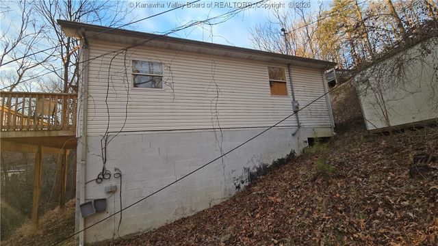 124 Brooke Hill Drive, Charleston, WV 25311