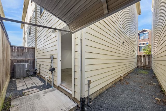 2710 Hullsmith Drive 1104, Houston, TX 77063