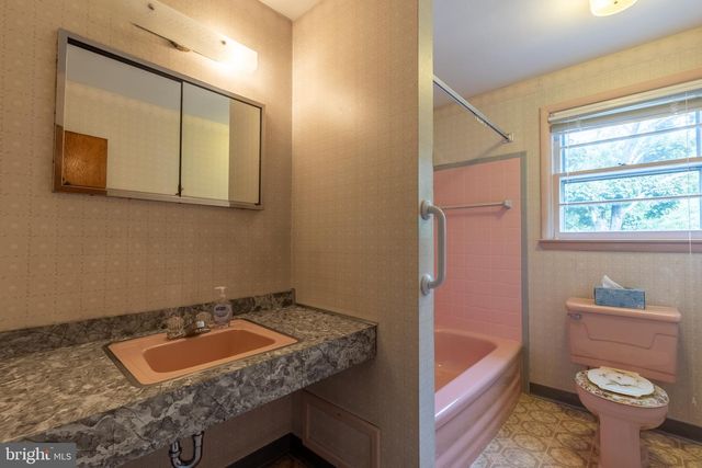 2701 DORIS DR, Wilmington, DE 19803