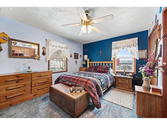 71459 Valley View Rd, Elgin, OR 97827