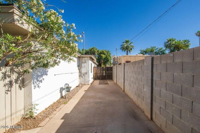1118 W LYNWOOD Street, Phoenix, AZ 85007